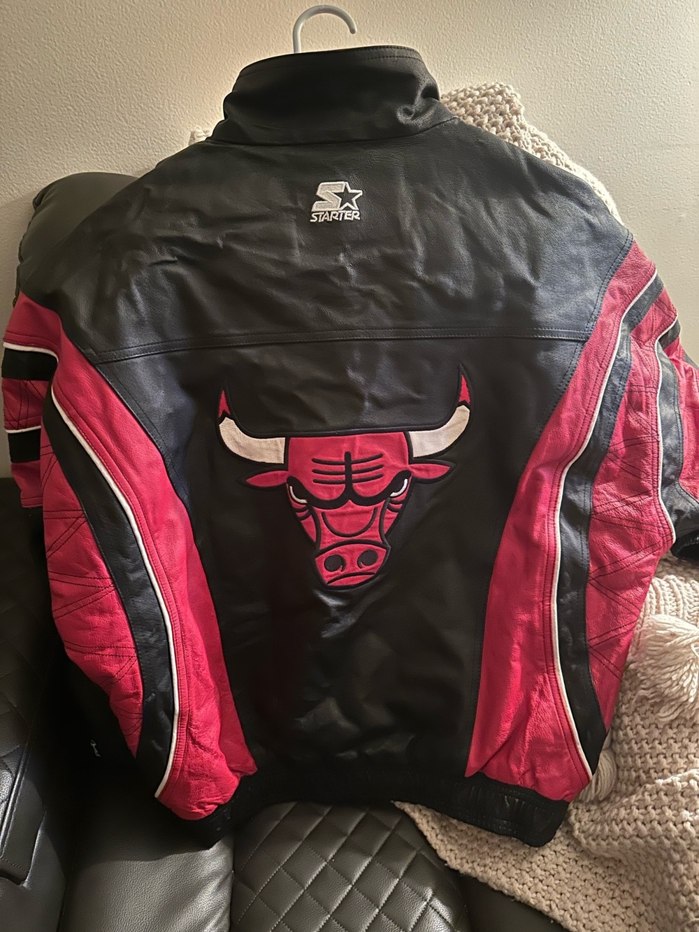 STARTER Black, Red and White Chicago Bulls Leather Bomber Jacket - Back Logo